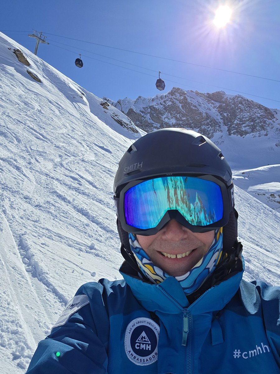 skiwithkevin's tweet photo. A little bit of snow and a whole lot of sunshine! Riding Pyramid chair for late day freshies @valdisere #powday https://t.co/TUQ5EJ6srF