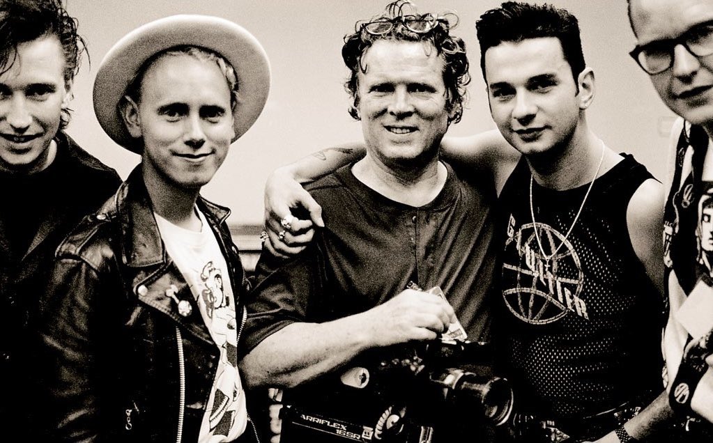 Ultra_Depeche's tweet photo. Depeche Mode with filmmaker D.A. Pennebaker during the filming of "101"
#DepecheMode https://t.co/Xxj3KN4HqP