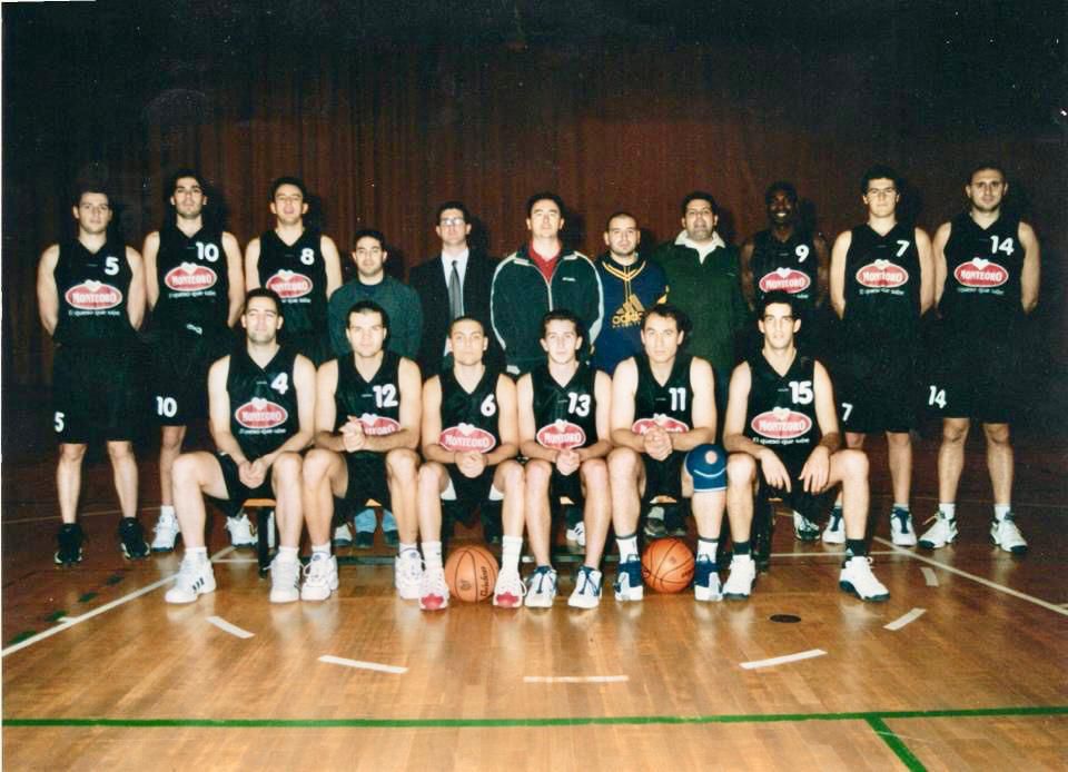 CPBoscoMerida's tweet photo. Homenaje a los que nos marcaron el camino
Este sábado en el polideportivo de La Paz (18.00 h.) durante el partido ante Gymnastica vamos a realizar un homenaje a los que marcaron el camino de la Liga EBA en nuestra ciudad hace ya años para reconocerles así su extraordinaria labor https://t.co/nk2r6gbFK9
