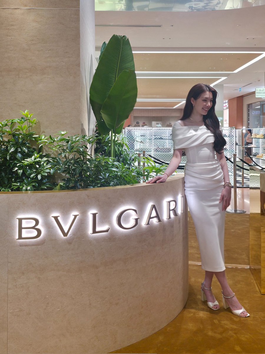 งดงามสมตำแหน่ง Friend of the House BVLGARI มากเลยค่ะ 🐍🤍✨️

#OrmFriendOfBvlgari 
#Bvlgari 
#Ormkornnaphat 
#ออมกรณ์นภัส