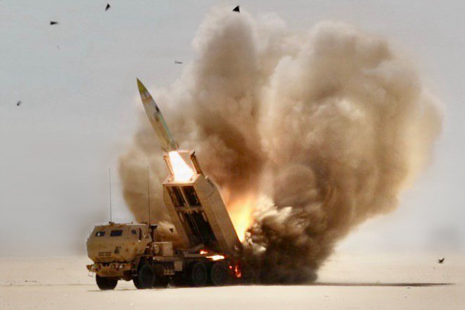 Osinttechnical's tweet photo. U.S. Army HIMARS launching an ATACMS tactical ballistic missile at Iran last week. https://t.co/9a8MhBTcNc