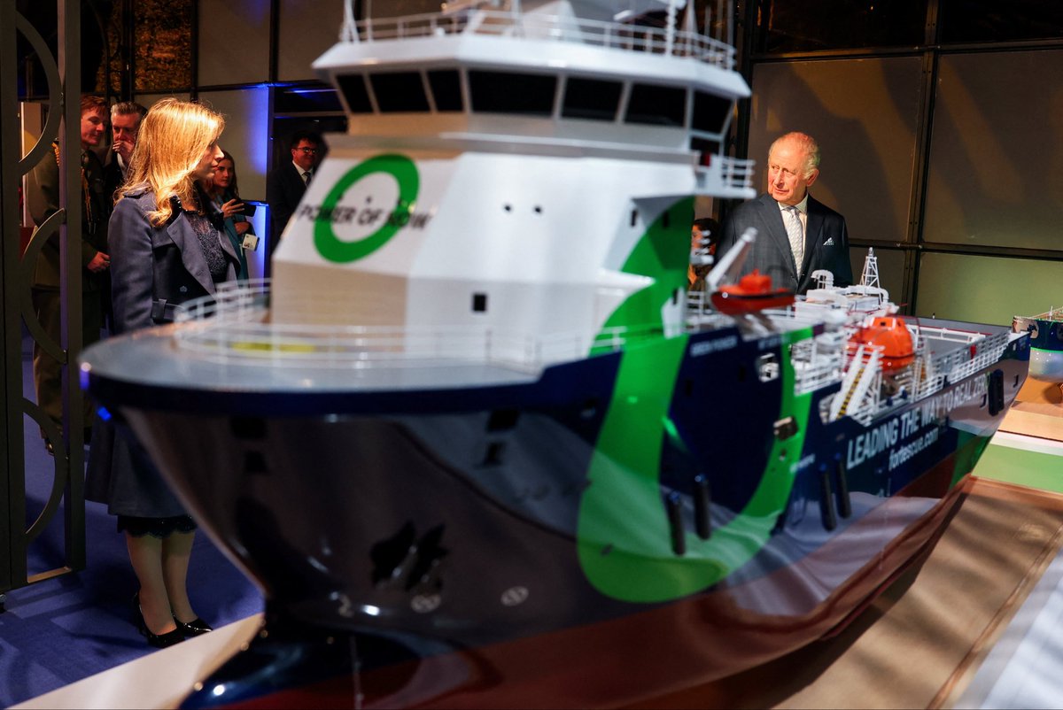 The Royal Family tweet media