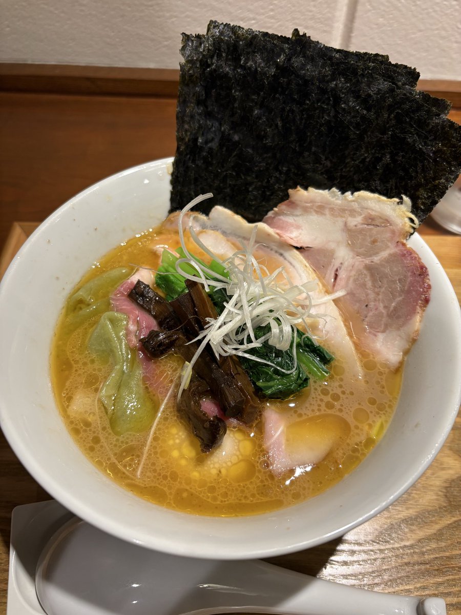 立川製麺所　翠空（みそら）@立川
特製ラーメン🍜🐖

#立川
#ラーメン
#19時43分着
#13人待ち
#自家製麺
#醤油豚骨
#1600円