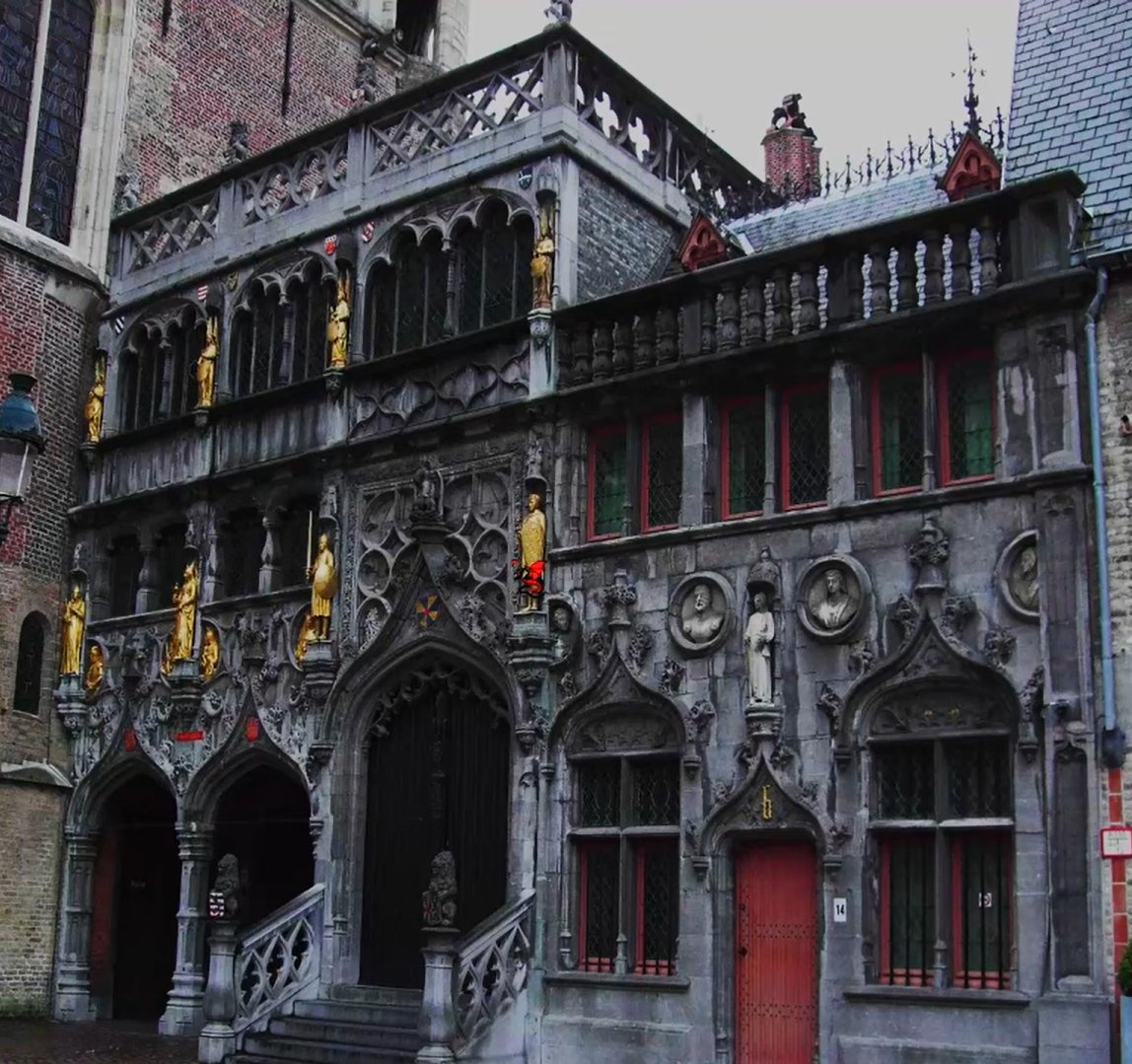 The architecture of the past has an aura, an eternal light that protects and awaits every millimeter of its body. 

It is solidified music: a sound band in honor of creation. It features curves and reliefs because it teaches you that plasma and the ether once flowed and still