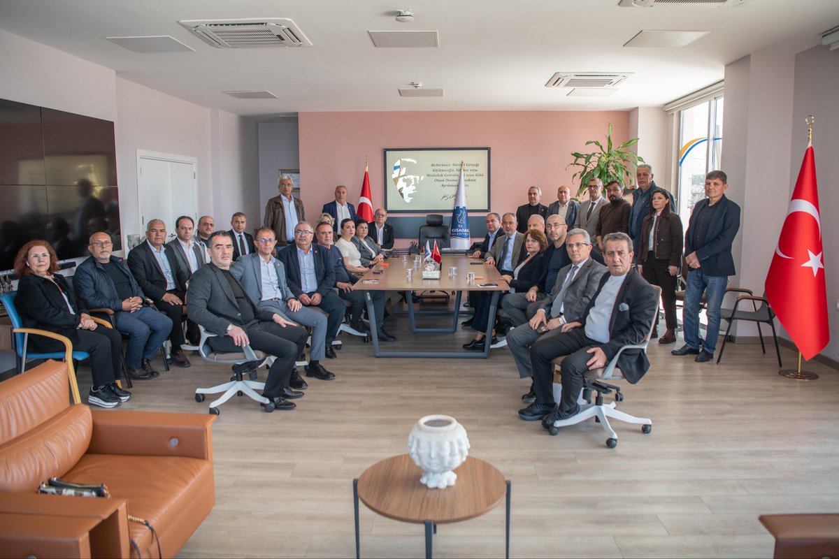 yenipartiaydinn's tweet photo. İl Başkanımız, Milletvekillerimiz, ilçe başkanlarımız, belediye başkanlarımız ile birlikte Kuşadası’ndayız. 

Siyasi kumpaslara boyun eğmedik, eğmeyeceğiz. 

Biz biriz, birlikteyiz ve Kuşadası Belediye Başkanımız Ömer Günel’in yanındayız! https://t.co/lwVvNvbJ9C