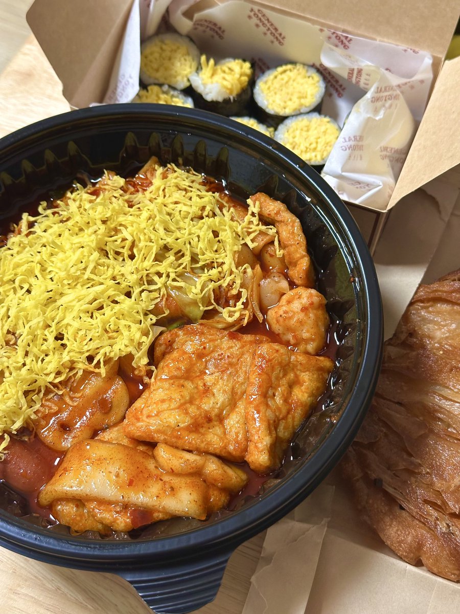 mymeal_'s tweet photo. 룡룡마라도원 마라곱떡 계란김밥 https://t.co/iTUhcOZgBT