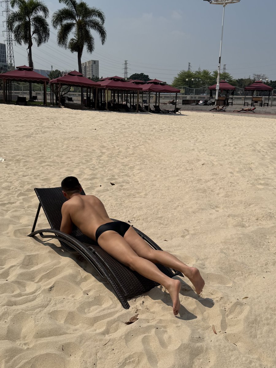 想要金卡戴珊的臀腿 tweet media