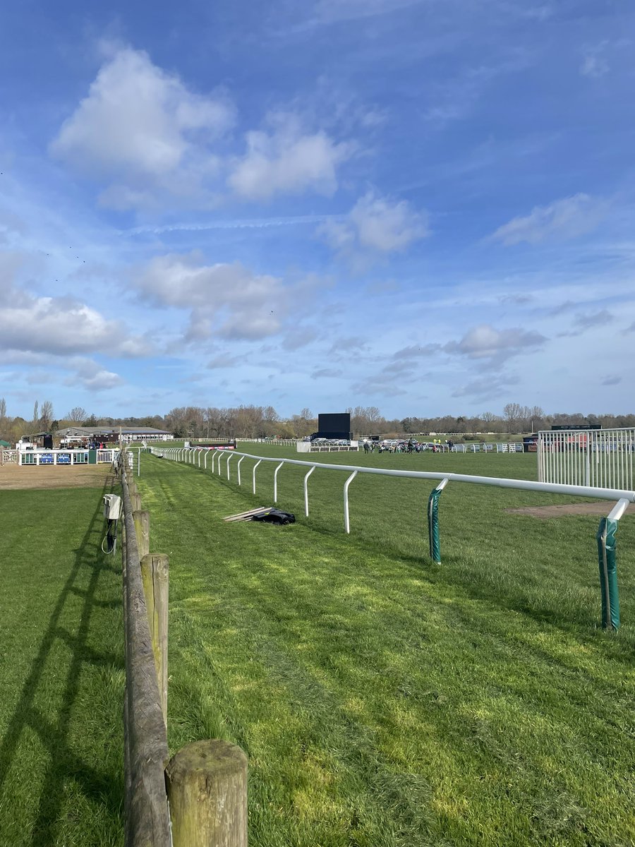 deightonHFC's tweet photo. Fakenham today for me https://t.co/MvFrtlhxup