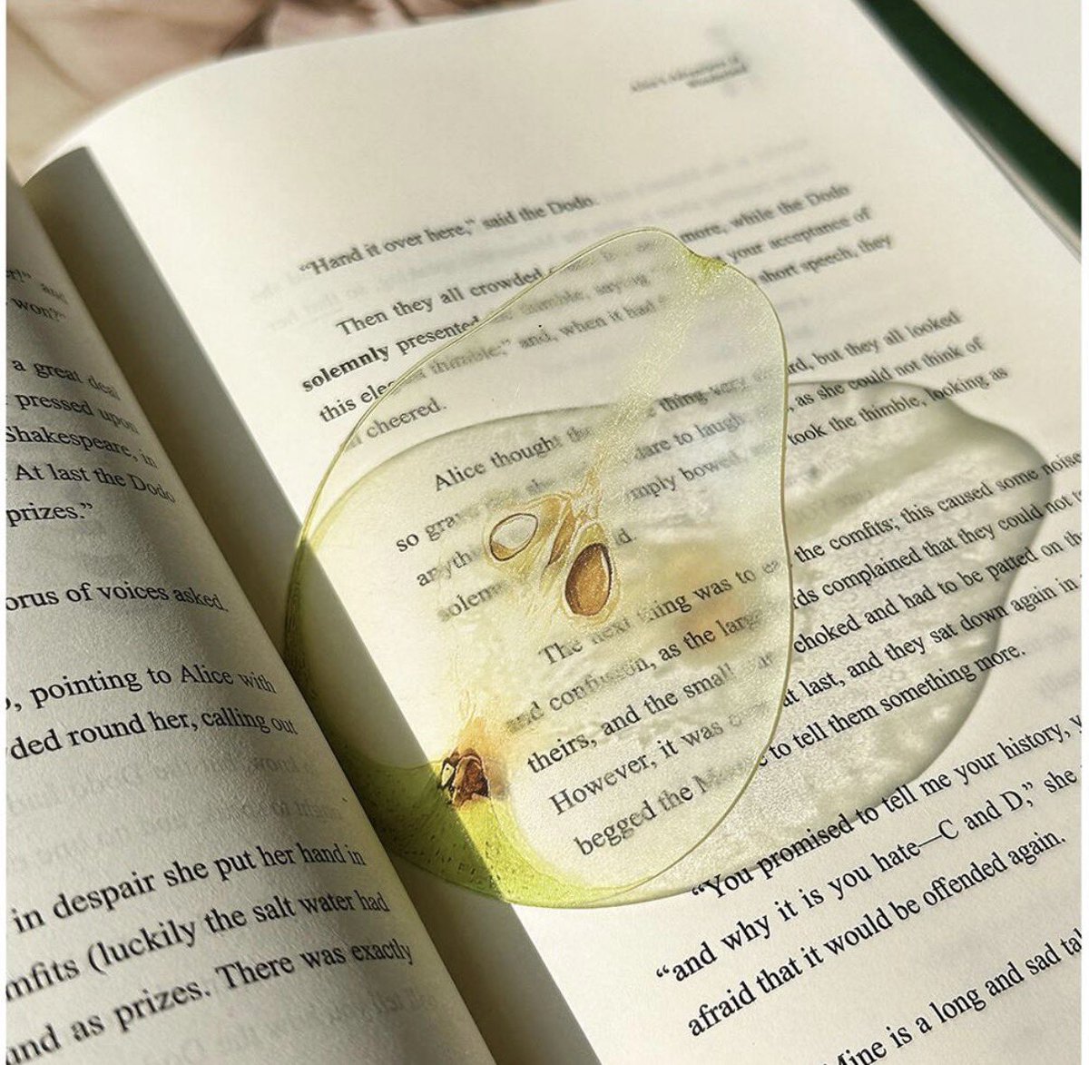 やばいこのしおりめっちゃキレイ🔖