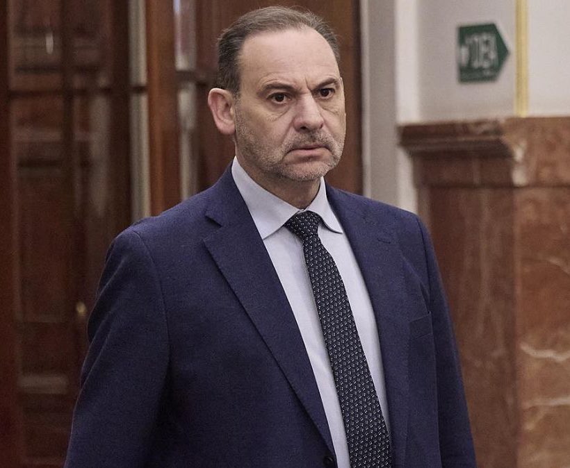 bertopeuve's tweet photo. Lo de que un político socialista, corrupto y putero histórico como Ábalos se llame Jose Luis y naciese en Torrent es de coña eh

La sátira hecha realidad https://t.co/kbiF5BMTKm