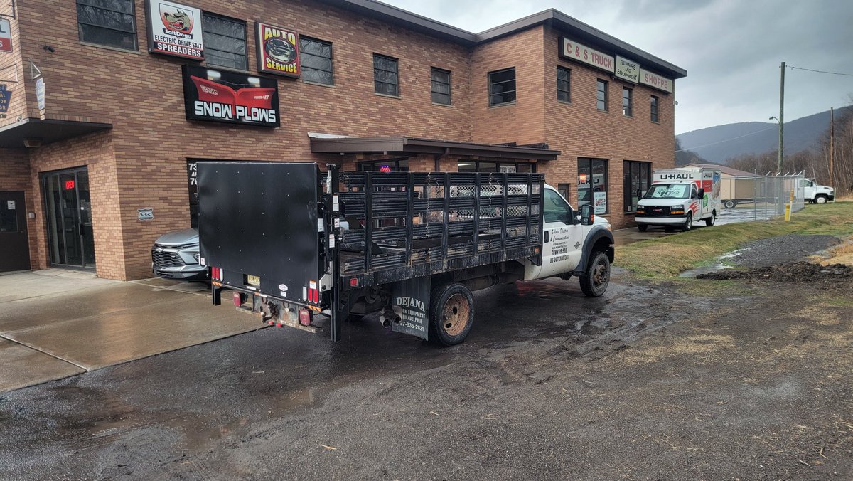 TruckShoppe's tweet image. We removed the old lift gate and installed a new Tommy Gate rail series liftgate on this stake body truck for Scholes electric service New Jersey............#tommylift ,#tommyliftgate ,#liftgateservices ,#liftgate ,#falzonetowing