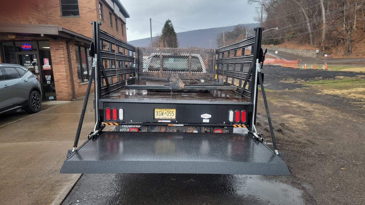 TruckShoppe's tweet image. We removed the old lift gate and installed a new Tommy Gate rail series liftgate on this stake body truck for Scholes electric service New Jersey............#tommylift ,#tommyliftgate ,#liftgateservices ,#liftgate ,#falzonetowing