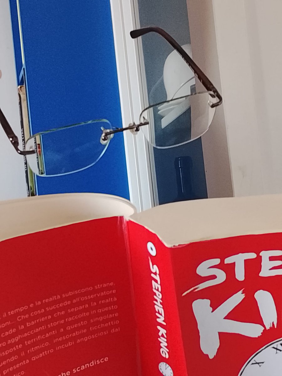 DebGecoBoss's tweet image. Rarissima foto di me ma, in questo caso, mentre leggo un libro del Re
(Fan di "Gintama" fatevi sentire 🤣🤣)
#Gintama
#Occhiali
#QuattroDopoMezzanotte