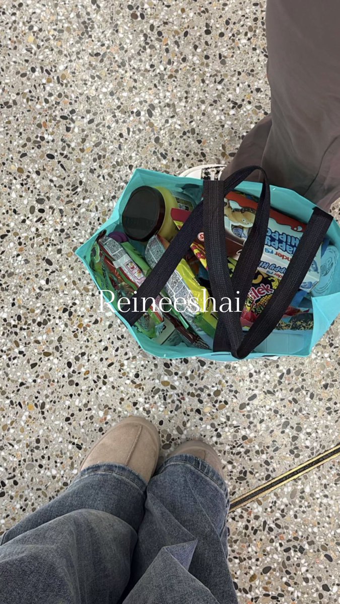 reineeShai's tweet image. Quel chien viens rembourser ce que j’ai acheté hier ? Viens raquer tu sers qu’à ça 

#chien #reine #maitresse #moneyslave #pieds #moneymiss #soumis
