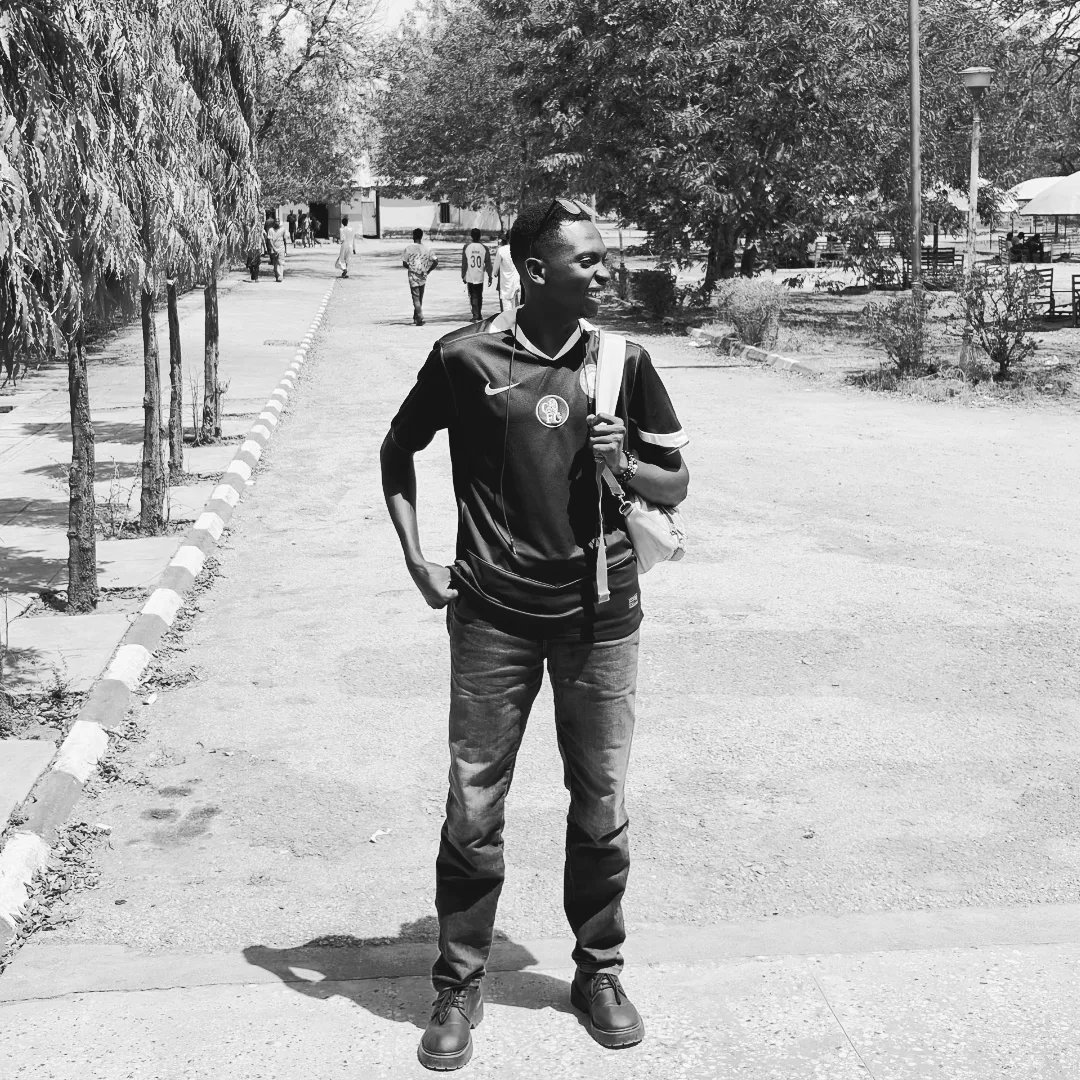 Proper proof of life.
It's the weekend, people!
Stay healthy, people. And sane too.
Please be kind to others as well.

💙🖤🙏🏾