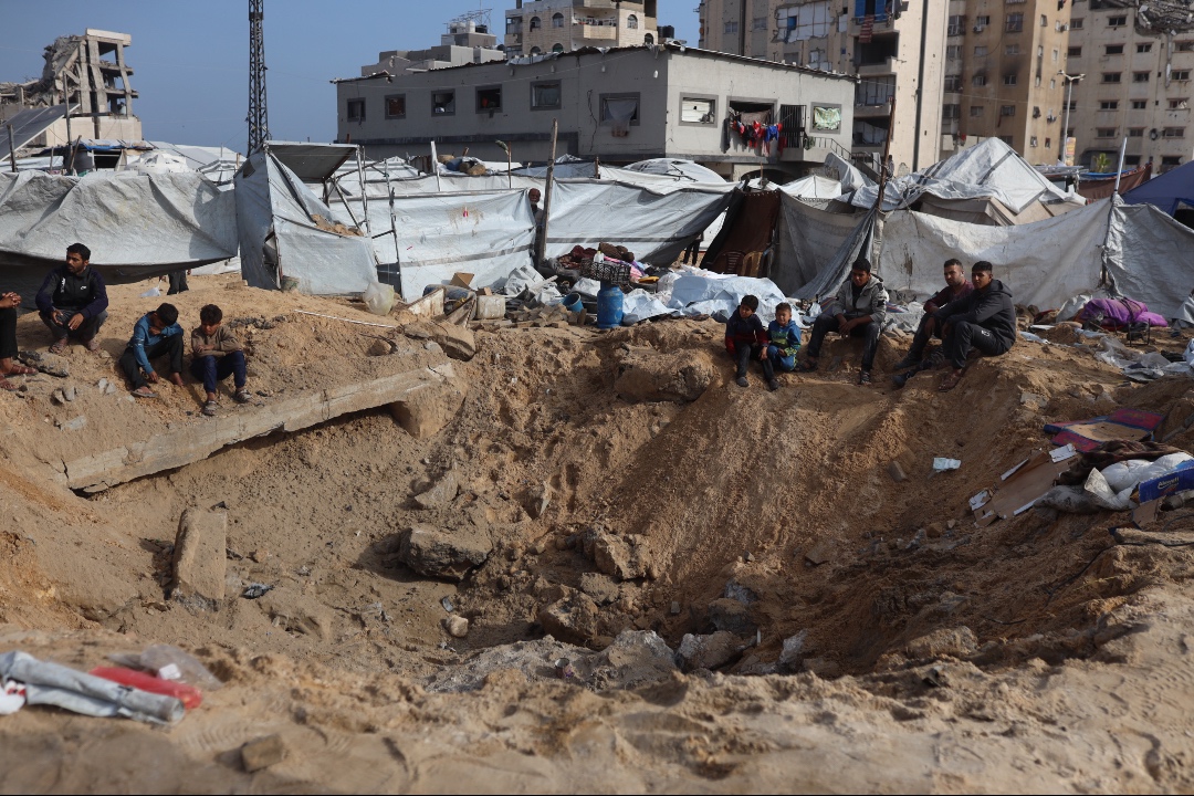 Israel lo vuelve a hacer. Esta semana ha vuelto a quebrantar el alto el fuego atacando tiendas de campaña en Ensar, #Gaza.
Atacar a familias que ya lo han perdido todo no es defensa: es crueldad. El mundo no puede seguir mirando hacia otro lado.