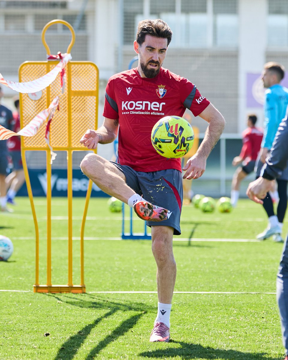 ENTRENAMIENTO | Nueva sesión de trabajo a dos días de visitar a la Real Sociedad.

#RealSociedadOsasuna

osasuna.es/osasuna-entren…