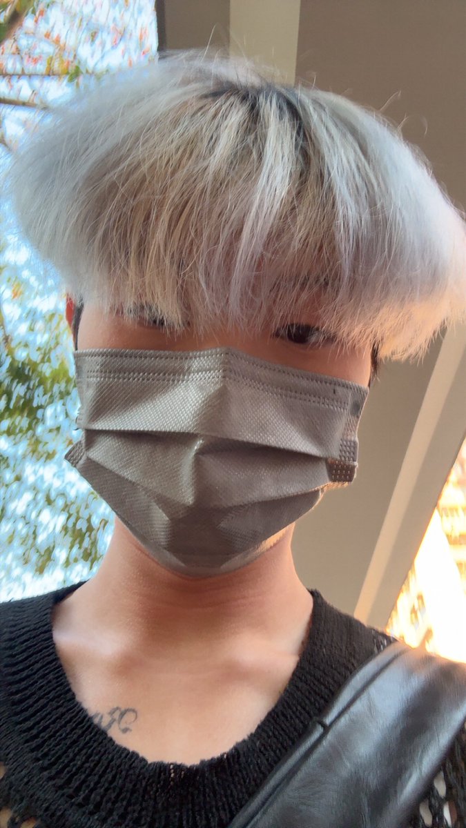 hrev_d's tweet photo. 你和那誰那天分手 你淚痕像條綠色的鏽 https://t.co/nuKc7xTgVP
