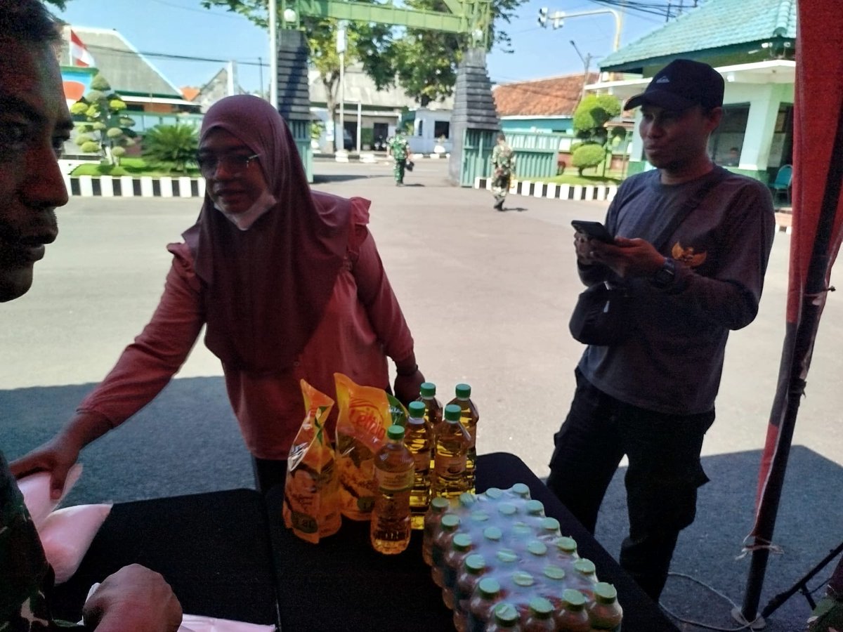 Wujud Kepedulian TNI kepada Masyarakat, Kodim 0819 Laksanakan Bazar Ramadan
<a href="/puspentni/">puspen_tni</a>
@tni_angkatan_darat
<a href="/kodam5brw/">Kodam5Brw</a>
@korem083baladhikajaya
@bersama_rakyat_tni_kuat
@pemkabpasuruan
<a href="/pemkotpasuruan/">Pemkot Pasuruan</a>
@lintas_daerah_news
@seputar_pasuruan
@Kohir99
#produktif