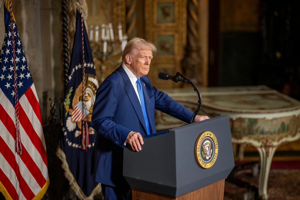 visegrad24's tweet photo. Trump interviewed by Fox News about Putin providing Iran with the location of U.S. soldiers in the Middle East:

“I think he might be helping them a little bit, yeah, I guess”

“And he probably thinks we’re helping Ukraine, right?”

The Fox News host Brian Kilmeade then noted that the U.S. is aiding Ukraine.

“Yeah, we’re helping them also (…) and so he says that, and China would say the same thing, you know. It’s like, hey, they do it and we do it in all fairness”
