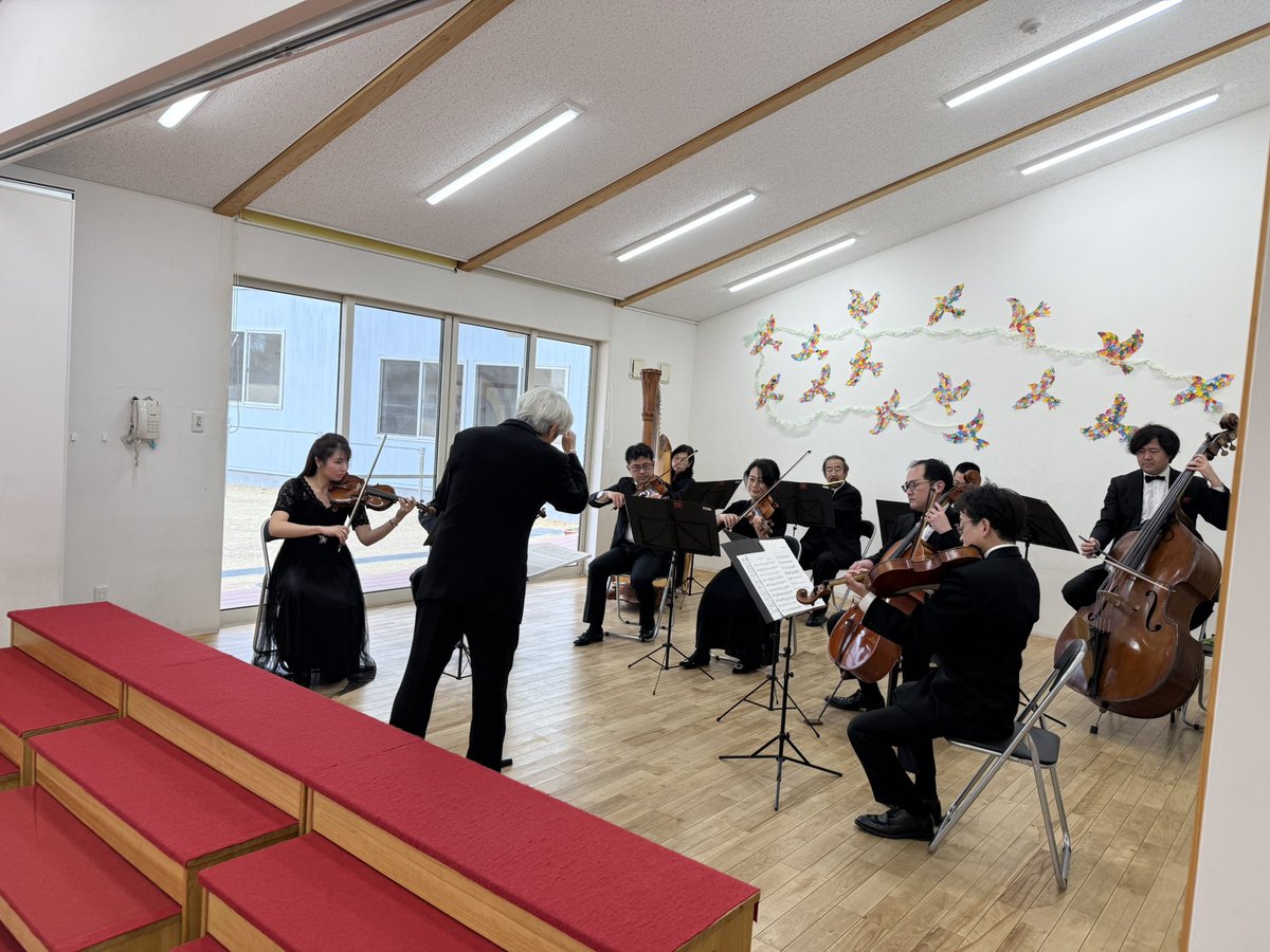 日は卒園式での演奏でした♪
子どもたち保護者の皆さんにとって大切な日。

様々な想い出を噛み締めている時間。
そんなかけがえのないひと時を音楽でお手伝いできた事、感慨深く思います。
卒園おめでとうございます！
これからも素敵な未来に向けて一生懸命走り続けてください💨
#東京室内管弦楽団