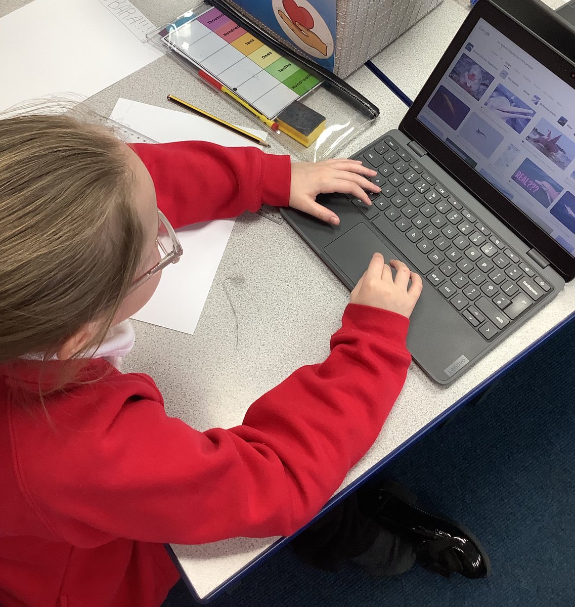 Y4HAS's tweet photo. British Science Week 🥼🔭
This week we have been exploring amazing animals that live in the Amazon Rainforest. We created fact files and then also went outdoors and sketched the outdoor area. 🌿
#Britishscienceweek #bsw26 #scienceinschool #curiousityinscience https://t.co/s3RfVnKoaq