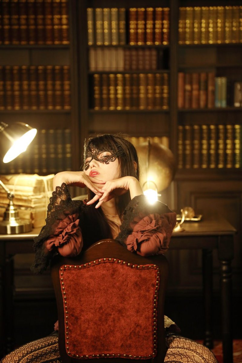 明日は蒲田のエコロスカイにて『悪女、ファムファタール講座』を開催します。

第一部の吉井菜々穂さん<a href="/nanahoyoshii_/">吉井 菜々穂</a> の方はかなり余裕があるのでオススメです！第二部の秋元社長はあと2枠です❗️

ファムファタルなのでセクシー＆ダークな雰囲気＋拳銃みたいなイメージです！そいえば2026初講座です！