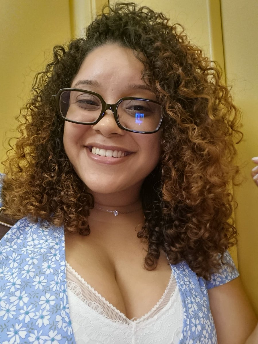 malu_zinh's tweet photo. Parabéns pra mim! 🥳
28 anos de muitas alegrias, aprendizados, felicidades e amor. 🥰
Sou grata a Deus por tudo que vivi até aqui e por tudo que ainda está por vir.✨
Obs: Sim, eu nasci em uma sexta-feira de chuva com lua cheia. 🤣🤯

#malufaz28 https://t.co/Z5NIQEkwy9