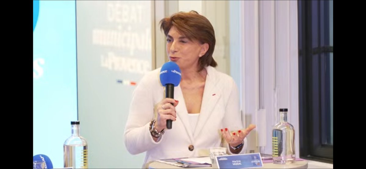 ThierryTreglia's tweet photo. 👋Ce gars est une caricature de l’homme politique providentiel, ne vous trompez pas dimanche prochain, votez utile : @MartineVassal et sa liste @marseillejtm26 pour qu’enfin de vrais compétences soient mises au service des Marseillais(e)s. Dans le 9-10 @lacaradec @Marseillejtm910 https://t.co/4WsnpAIEpY