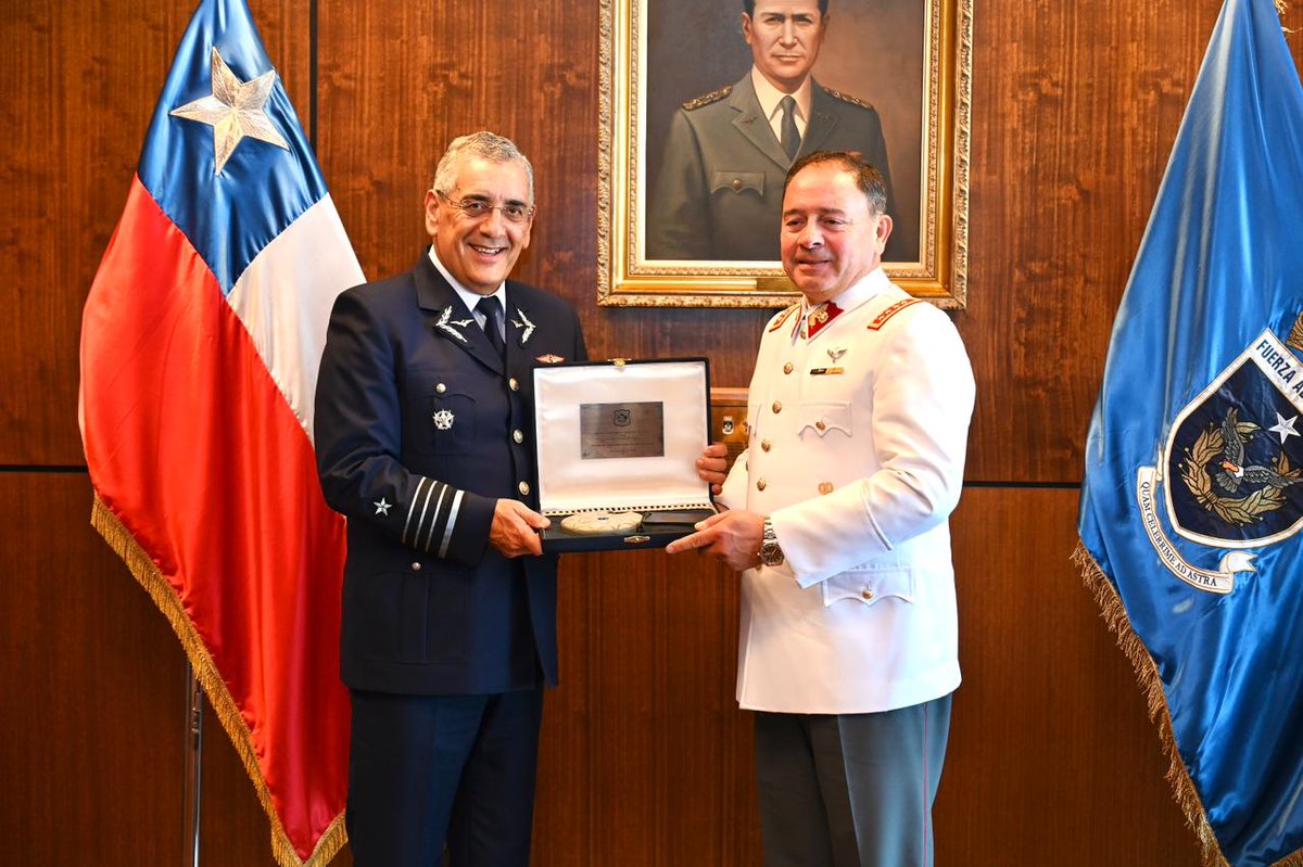 Fuerza Aérea de Chile tweet media