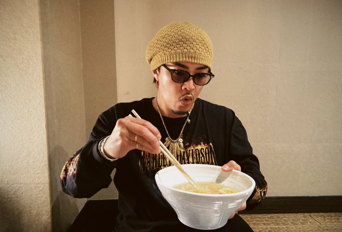 ryuto_staff's tweet photo. 2026.3.12(Thu.)
KAZ Acoustic Live岩手公演
ありがとうございました！🎤🎶

あのフレーズは、
『盛岡冷麺』でした！！🍜

無事名物もいただきました！✨
寒い中お越しいただきありがとうございました！

残すは4公演となります...🥹

#KAZ #GENERATIONS #数原龍友 https://t.co/W9Y0kSlw90