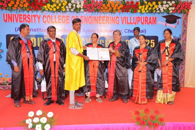 UCEV4's tweet photo. GRADUATION(2021-2025 BATCH) UCEV 10/3/26 Prof. D.Velmurugan,Member Secretary(TANSCHE)Chief Guest &amp; delivered Graduation Day addr. Dr.S.Valli, Prof. &amp;Chairperson,Faculty of Computer Science and Information Engineering, AUC presided over the function.Dr.R.Senthil,Dean,welcome addr. https://t.co/ofeJzvSpRt