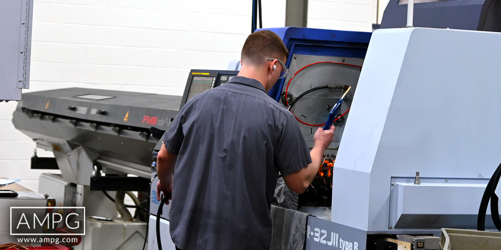 AMPG_USA's tweet image. From digital blueprints to high-precision reality. ⚙️ Our CNC machinists are the bridge between a brilliant idea and the finished part.

At AMPG, precision isn't just a goal—it’s the standard. Huge thanks to our shop floor team! 👊

#CNC #Machinist #Manufacturing #FastenerFacts