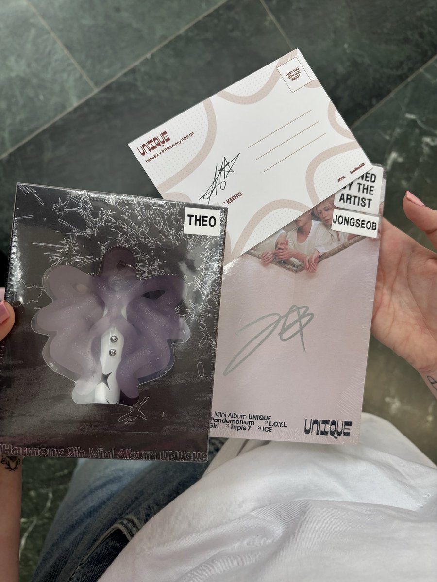 jazmynsaphire's tweet photo. @hello82official I have officially made myself broke haha. Was the perfect opportunity to show off my tattoo 🫣 the way I ran to HMV Bluewater (England) #MyLocalHMV #hello82 #82giveaway https://t.co/4Lht5q4Rmw