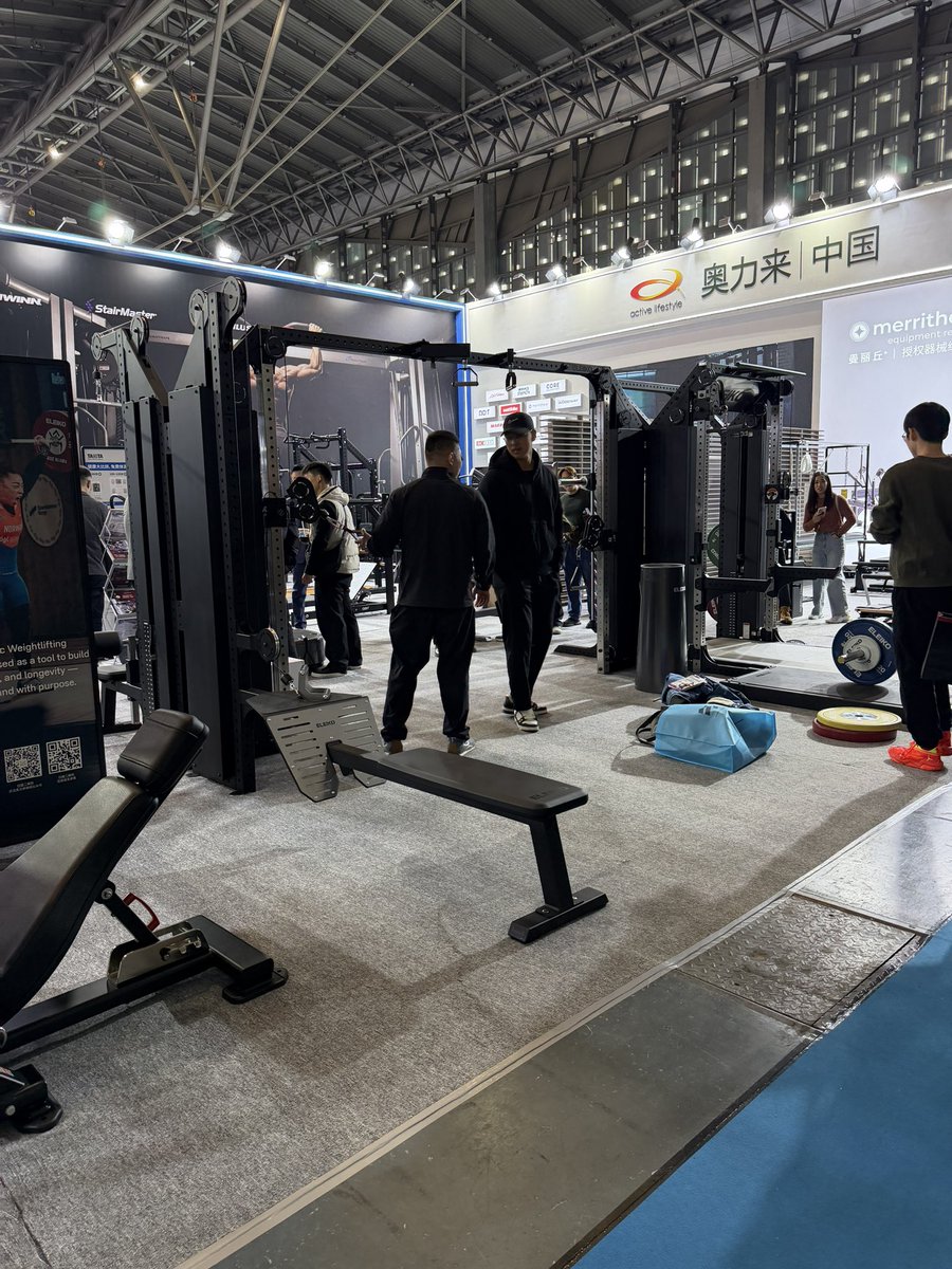 香港のリフター tweet media