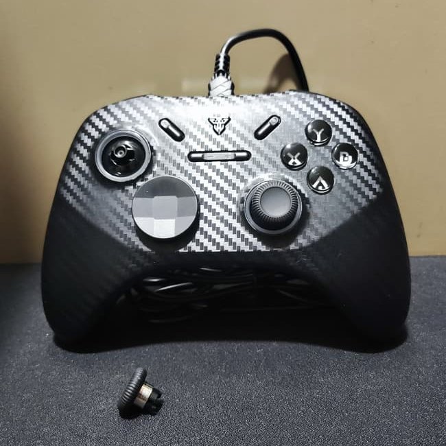 I had Imported a box of this hall effect gaming controller Fantech GP15 EOS VEGA. I can confidently say this is at par with ₹4k-5k units on the market. 

I'm selling 18 units of these at ₹1200+ shipping Pan India. You can watch the review here - 

youtu.be/5XptM4x-9ZI?si…