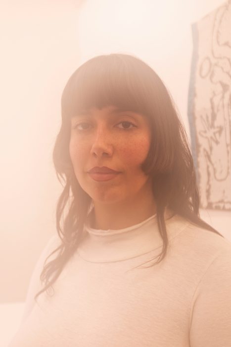 MuseuTapies's tweet photo. L'artista catalana blanca arias obre l'edició del 2026 del cicle "Seguint el sol", comissariat per Carolina Ciuti. 

Amb l'acció, titulada "Al límit d’un bosc, una nena", la poesia, concebuda com a plec del llenguatge, obre espais on altres significats emergeixen i ens permet qüestionar què esperem, avui, de l’experiència artística. 

21.03.2026 | 12 h | Museu Tàpies

Reserves: https://t.co/Xidp3PU7gx

#art #poesia #bcn #museutapies #artistes #artjove