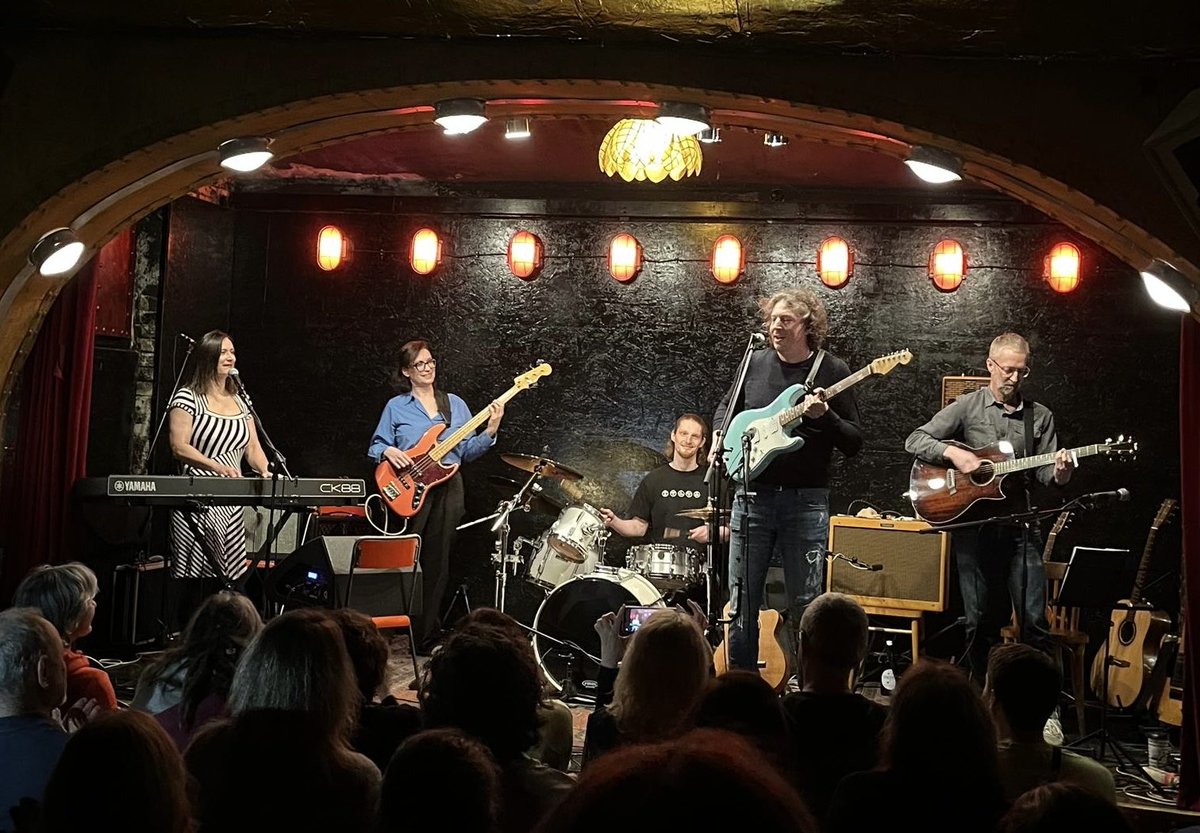 Lehký Vrávor tweet media