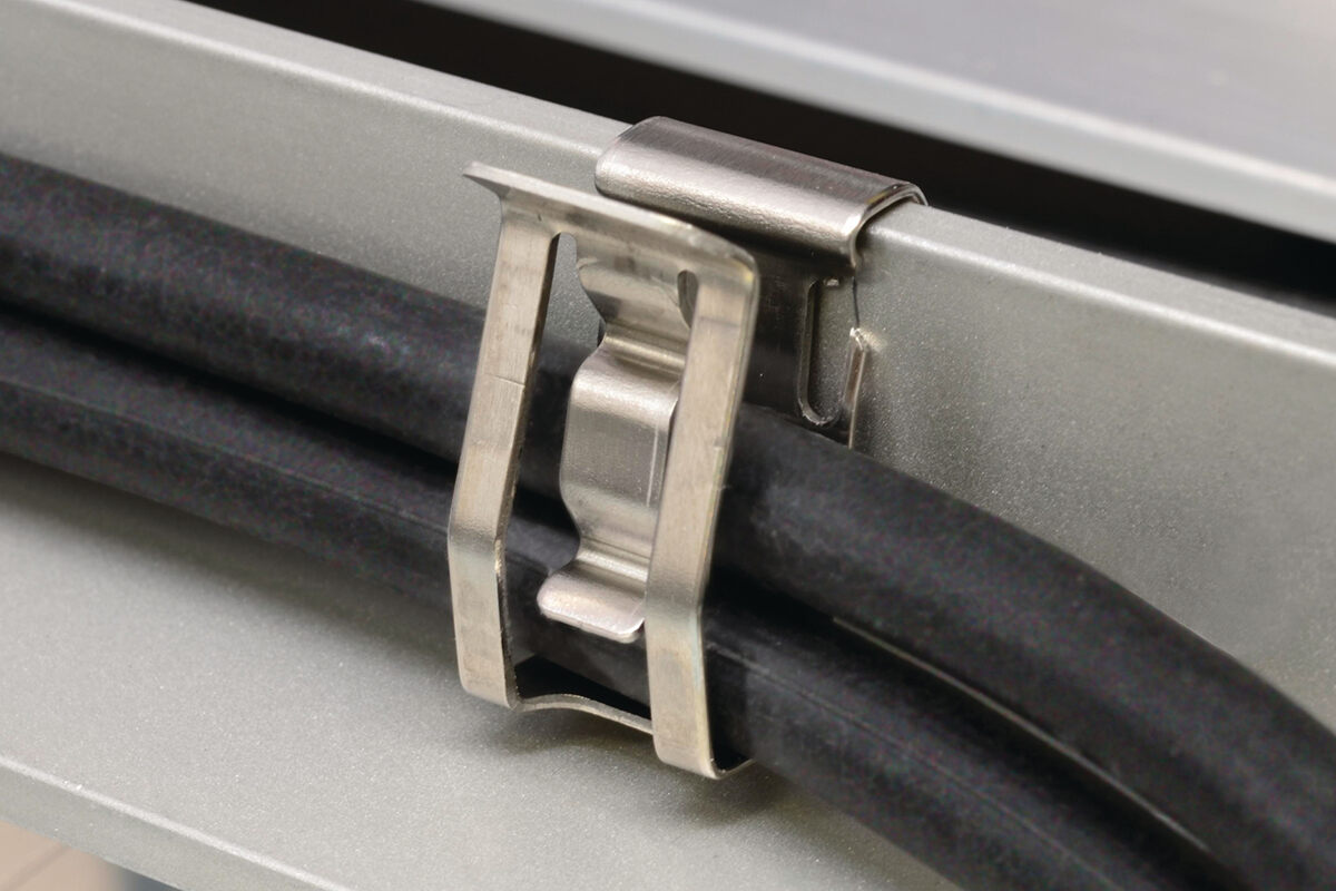 HT_Italy's tweet image. All'interno del nostro #SamplePack per la gestione dei cavi nel #Solare puoi trovare la #Clip metallica per bordi #MSC2. 
In acciaio inox, offre un'elevata resistenza all'estrazione, alle sollecitazioni e alle temperature estreme. 
Consente, inoltre, di ospitare fino a 2 cavi