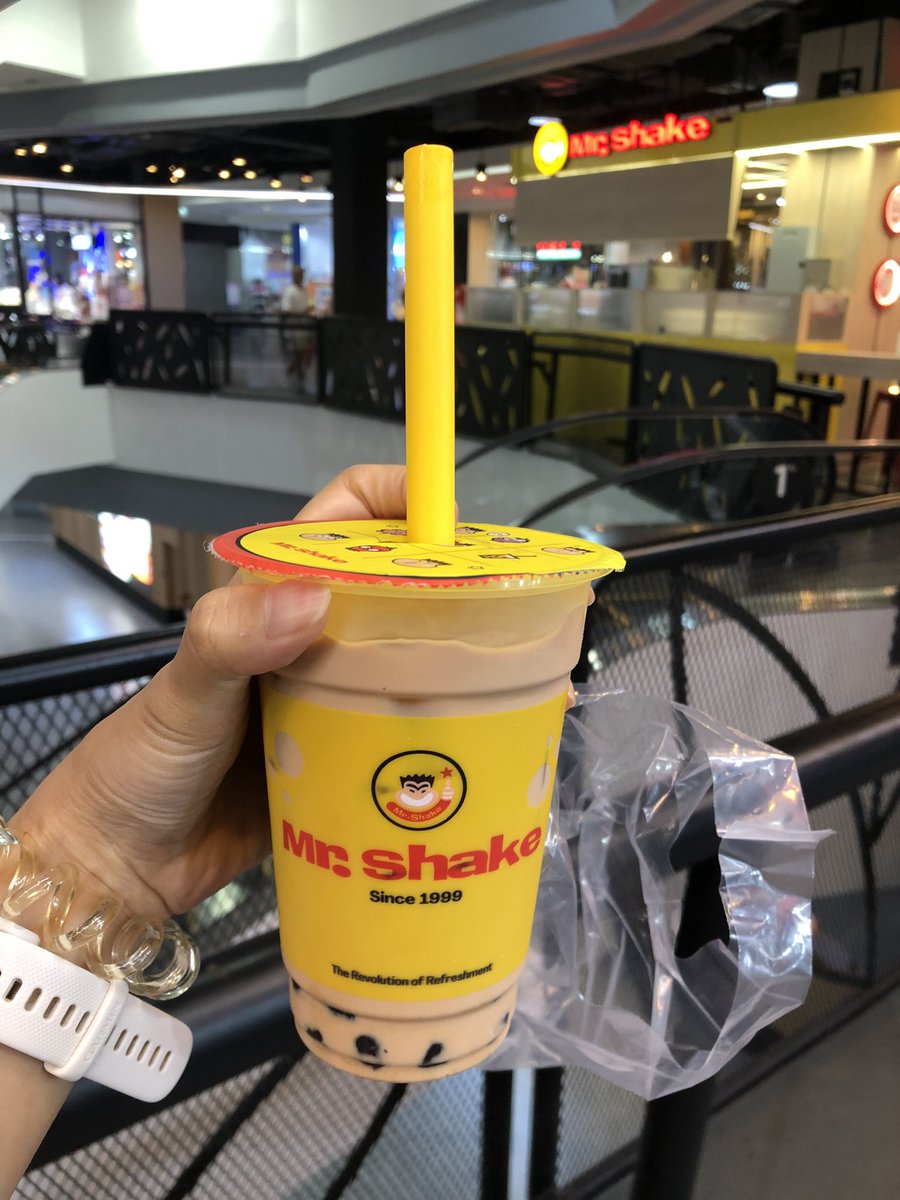 พูดถึงชานม สมัยก่อนชานมร้านนี้คือแพงมากเลยนะ ตอนเด็กๆคือได้แต่มอง😅 ตอนนี้ถูกเฉย เป็นรสชาติแบบชานมสมัยนั้นอ่ะมันมีความเข้มข้นที่ฝาดๆนิดหน่อย อธิบายไม่ถูก ปล. ส่วนตัวไม่ชอบแบบกินละหาความชาไม่เจอ ที่แบบมีแต่ความหวาน ความนมเทียมไรงี้