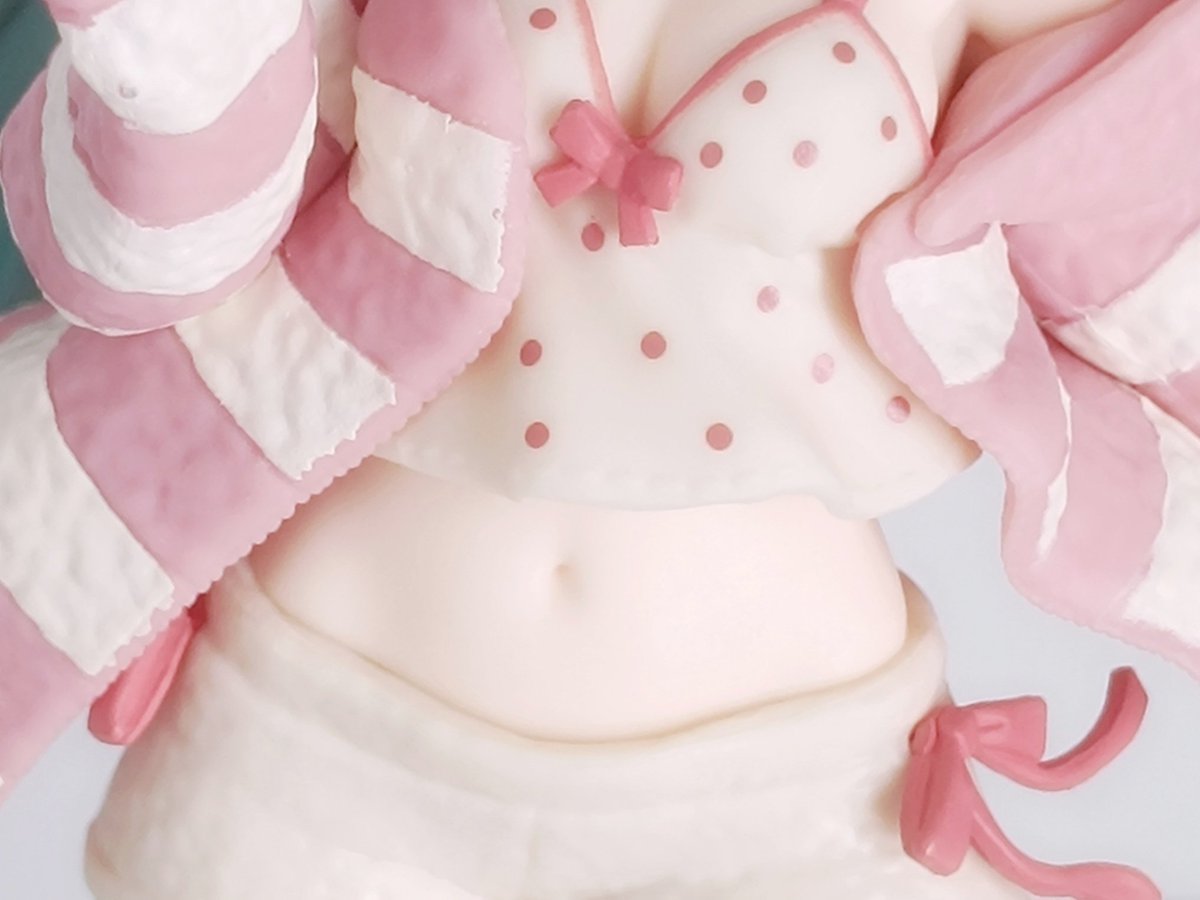 miku says girls who have lower tummy bumps are normal and pretty😛