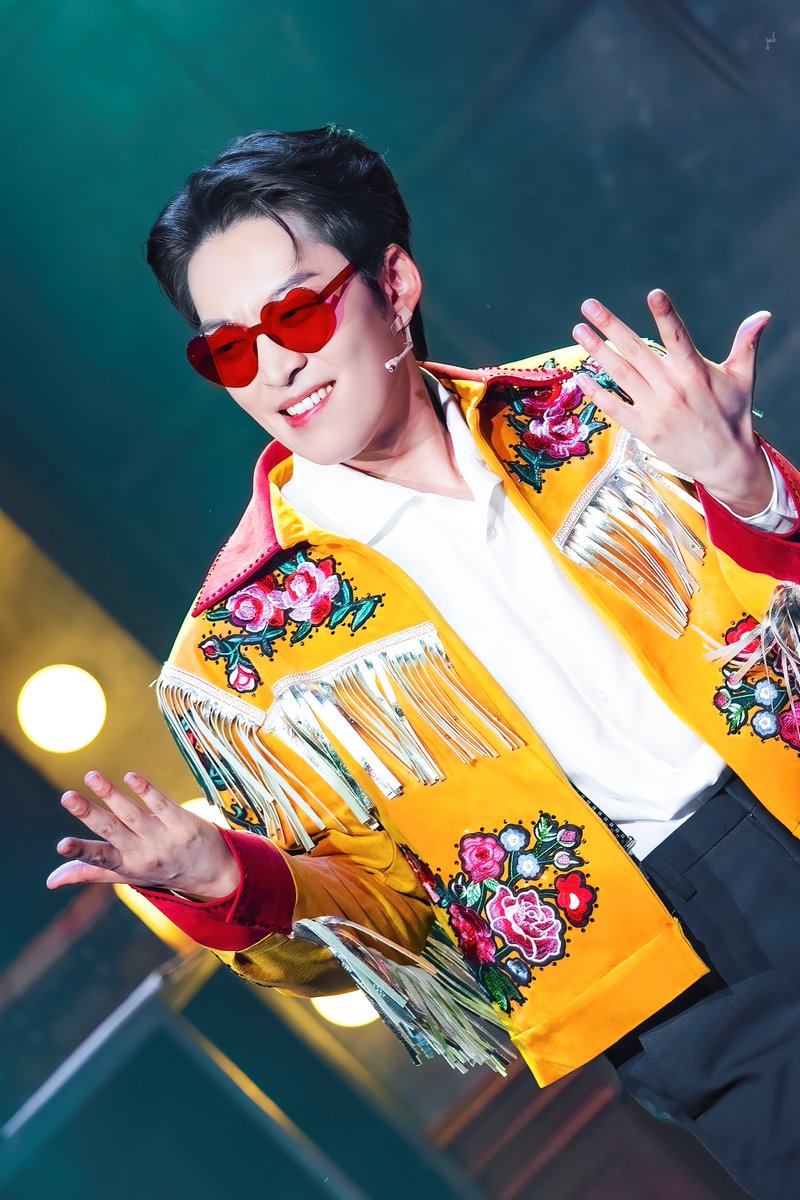 ๐๐๐ tweet media