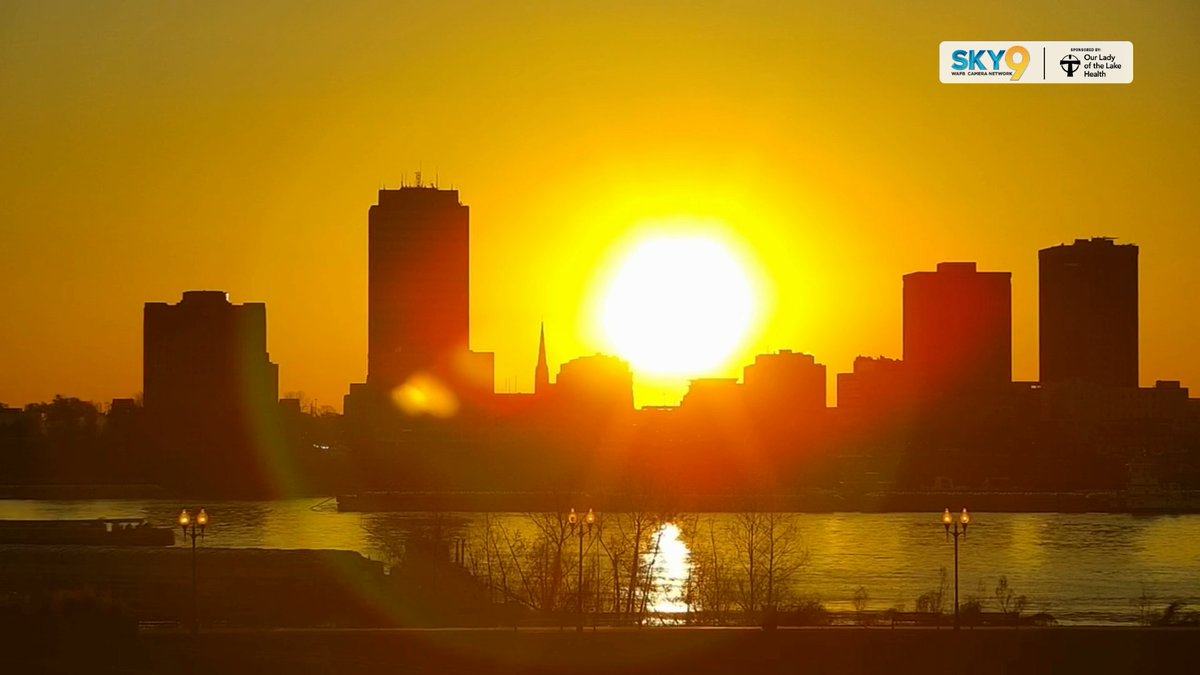 How bout this TGIF sunrise over Baton Rouge!!!  Nothing like a Louisiana sunrise!