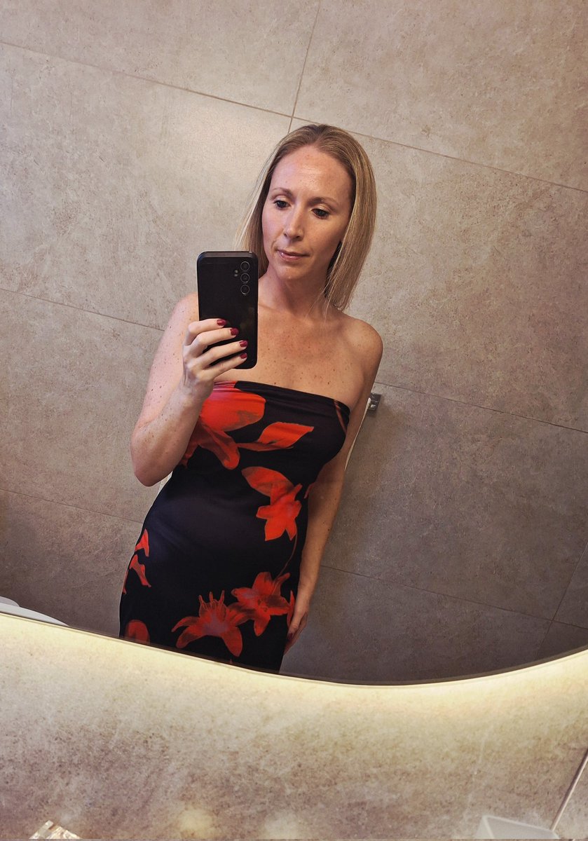 LeahCushty's tweet photo. Selfie 🤳 
#selfie #holidaypics #Holiday #vacation #snaps #Egypt #massageappointments #essex #massage #swedishmassage https://t.co/LLbmAENk4y