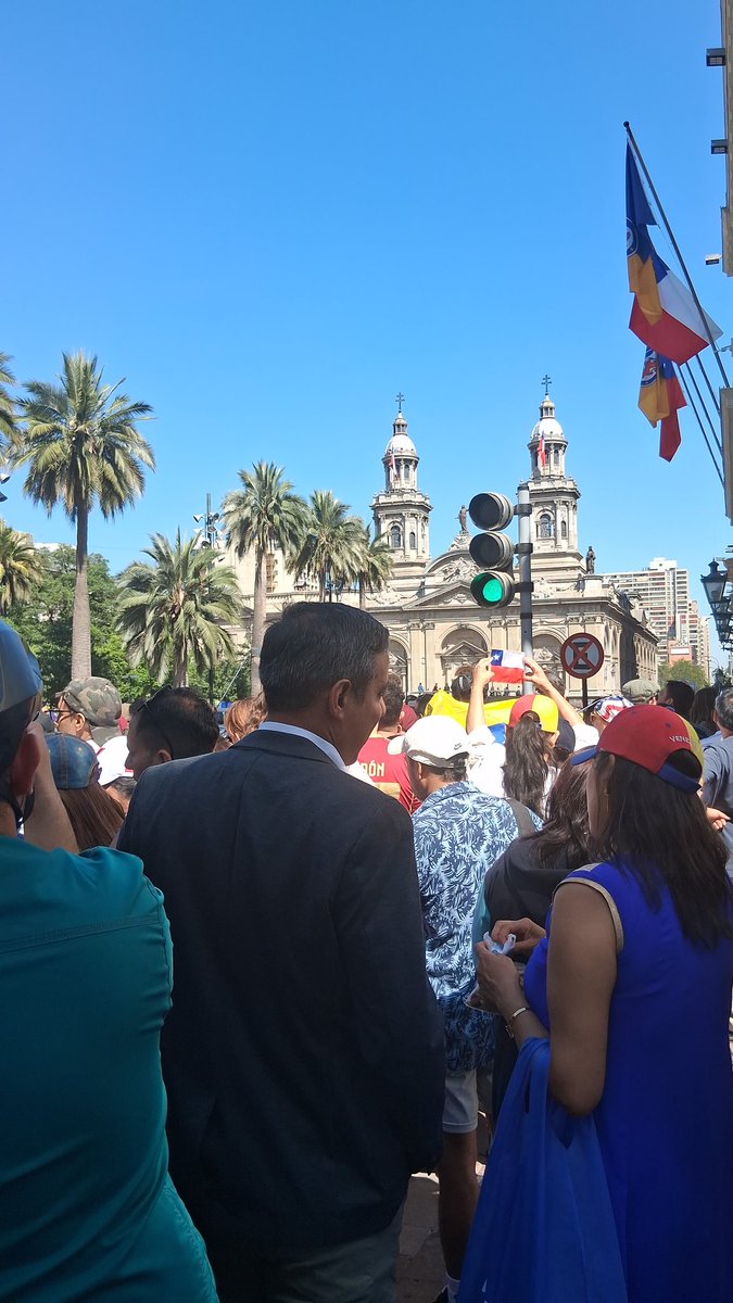 alfredotineo's tweet photo. El día de ayer nos tocó presenciar esa gran conexión que tiene @MariaCorinaYA con el pueblo venezolano. Le tocó el turno a Chile; país que ha recibido a miles de compatriotas y nos ha dado la oportunidad para hacer en este país, todo aquello que la tiranía nos negó.
Gracias MCM. https://t.co/JVBLbpmZiV