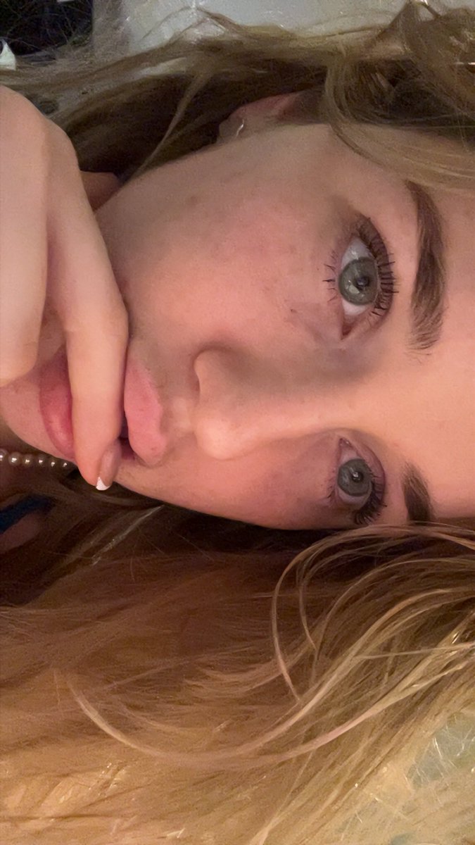 FinDomm3s22 tweet media