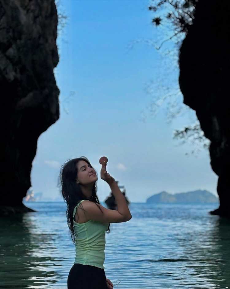 123telugu's tweet image. Photos : #WithLove beauty #AnaswaraRajan

gallery.123telugu.com/content/slides…

#123telugu