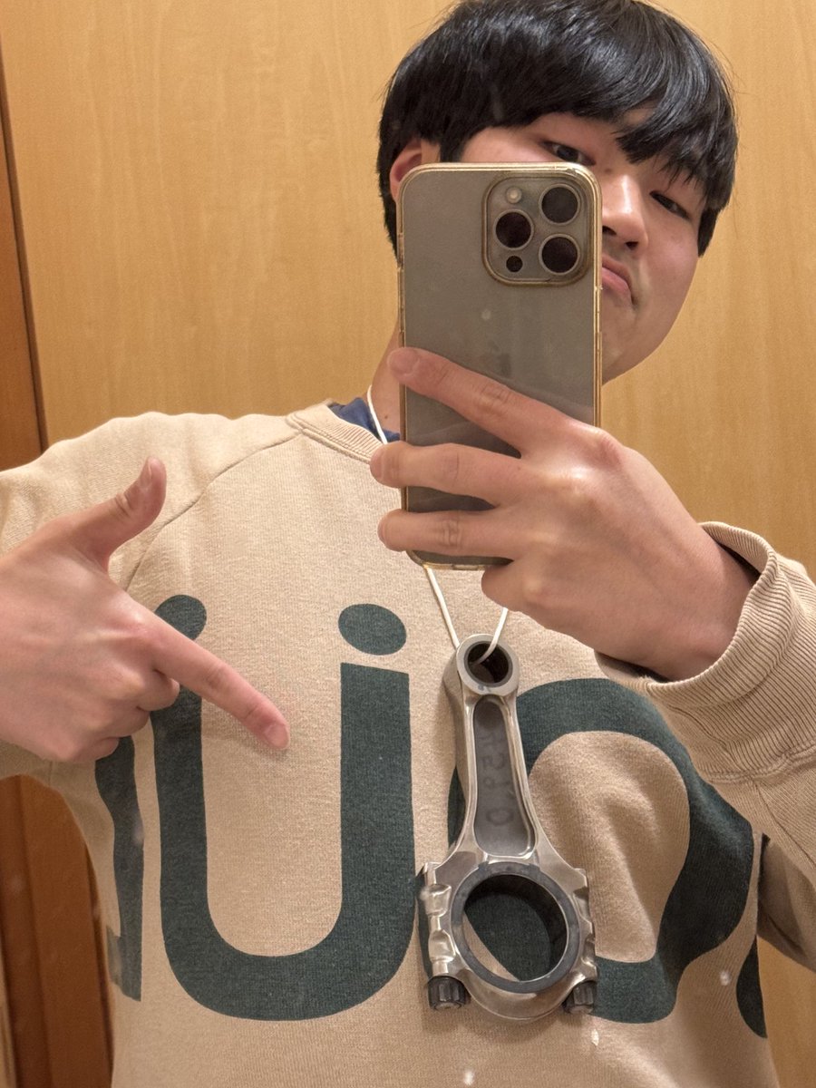 stealth877_v6's tweet photo. 話題のHRCのアレに対抗して自分もアクセサリー作ってみた。無限MF308のコンロッドを再利用したネックレス！素材そのままなのでいいかんじな重さです https://t.co/m4iKK9UlgG