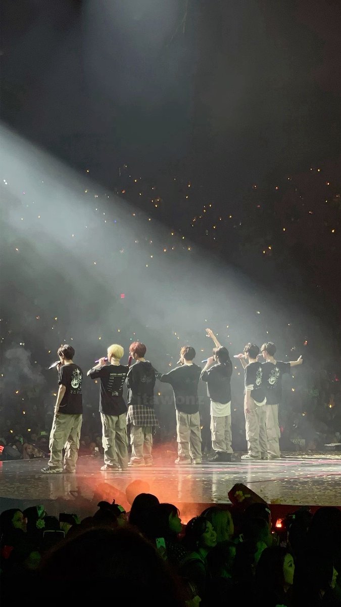 NO BLACK OCEAN! 🚫
​It hurts the MEMBERS, not the company. HYBE already has your money—they won't care, but the boys will be heartbroken. Don't leave them in the dark. Protect the 7 with light! 🦾❤️
​#ENHYPEN #HEESEUNG #ENHYPEN_IS_7 #NO_BLACK_OCEAN