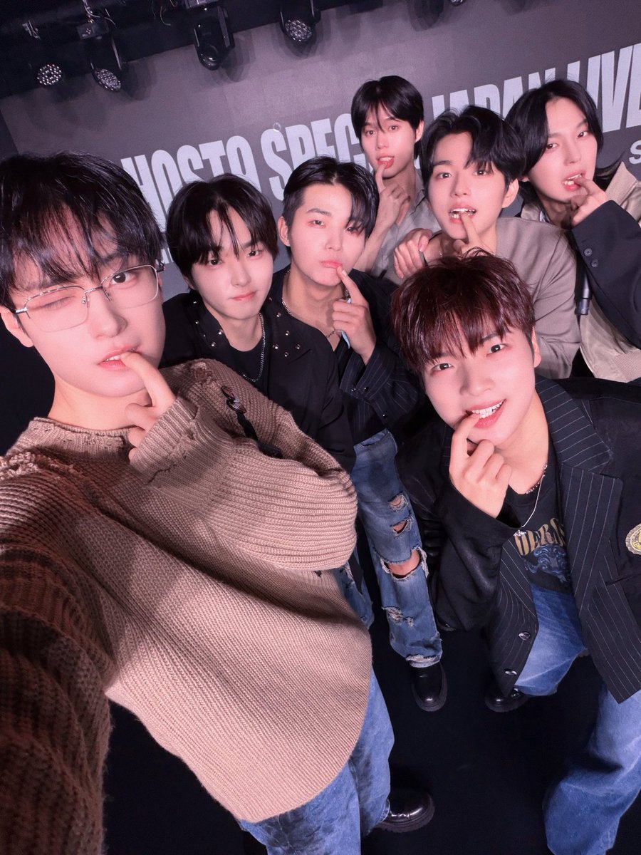 [📸]

260313 [#Our_Story_Unfolding] Season 2
GHOST9 SPECIAL LIVE EVENT in Tokyo
2부 이벤트 셀카 공개 💗

앙탈~😬💖

#GHOST9 #고스트나인 
#ゴーストナイン